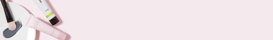 De Masking Minis Set ligt samen met de Mary Kay Mask Applicator voor een roze achtergrond.