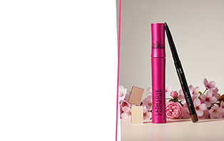 De producten uit het Looks of Love Set van Mary Kay: Lash Love Fanorama Mascara, Chromafusion Eye Shadow Crystalline en Rose Gold, evenals de Eyeliner Matte Brown.