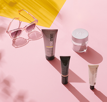 Mary Kay producten met bescherming tegen de zon uit de make-up en gezichtsverzorging categorieën: MK Men Advanced Facial Hydrator Sunscreen SPF 30, TimeWise Repair Volu-Firm Day Cream SPF 30, CC Cream SPF 15 en Foundation Primer SPF 15