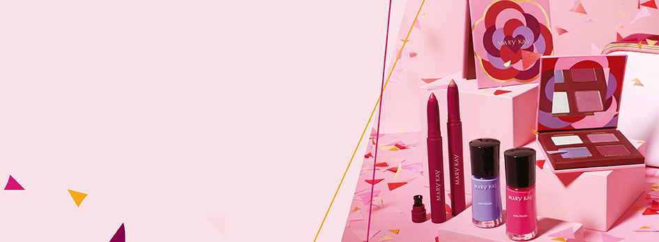 De Mary Kay Trend Collectie is te zien, bestaande uit een Eye Shadow Palette, de Velvet Lip Crayon in Visionary Pink en Pink Rose en de Nail Polish in Visionary Pink en Legendary Lilac 