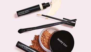 Mary Kay Perfecting Concealer en Silky Setting Powder met de Cream Color Brush