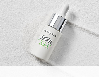 De Clinical Solutions Booster PHA + AHA Resurfacer ligt op een grijze achtergrond.