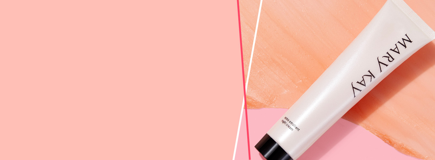 De als verzorging voor de droge huid geschikte Extra Emollient Night Cream van Mary Kay voor een achtergrond die eruitziet als de textuur van de crème